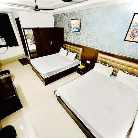 Blue Rose International, Family Hotel Agra  Exteriör bild