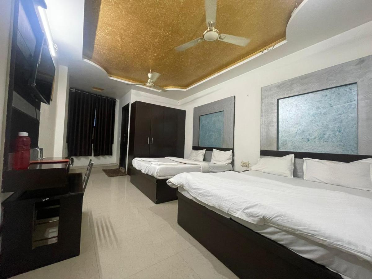 Blue Rose International, Family Hotel Agra  Exteriör bild