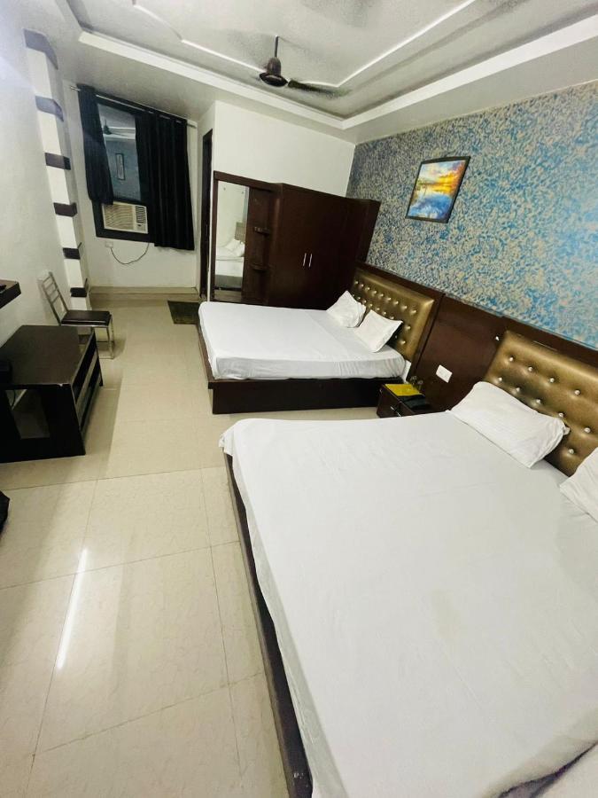 Blue Rose International, Family Hotel Agra  Exteriör bild