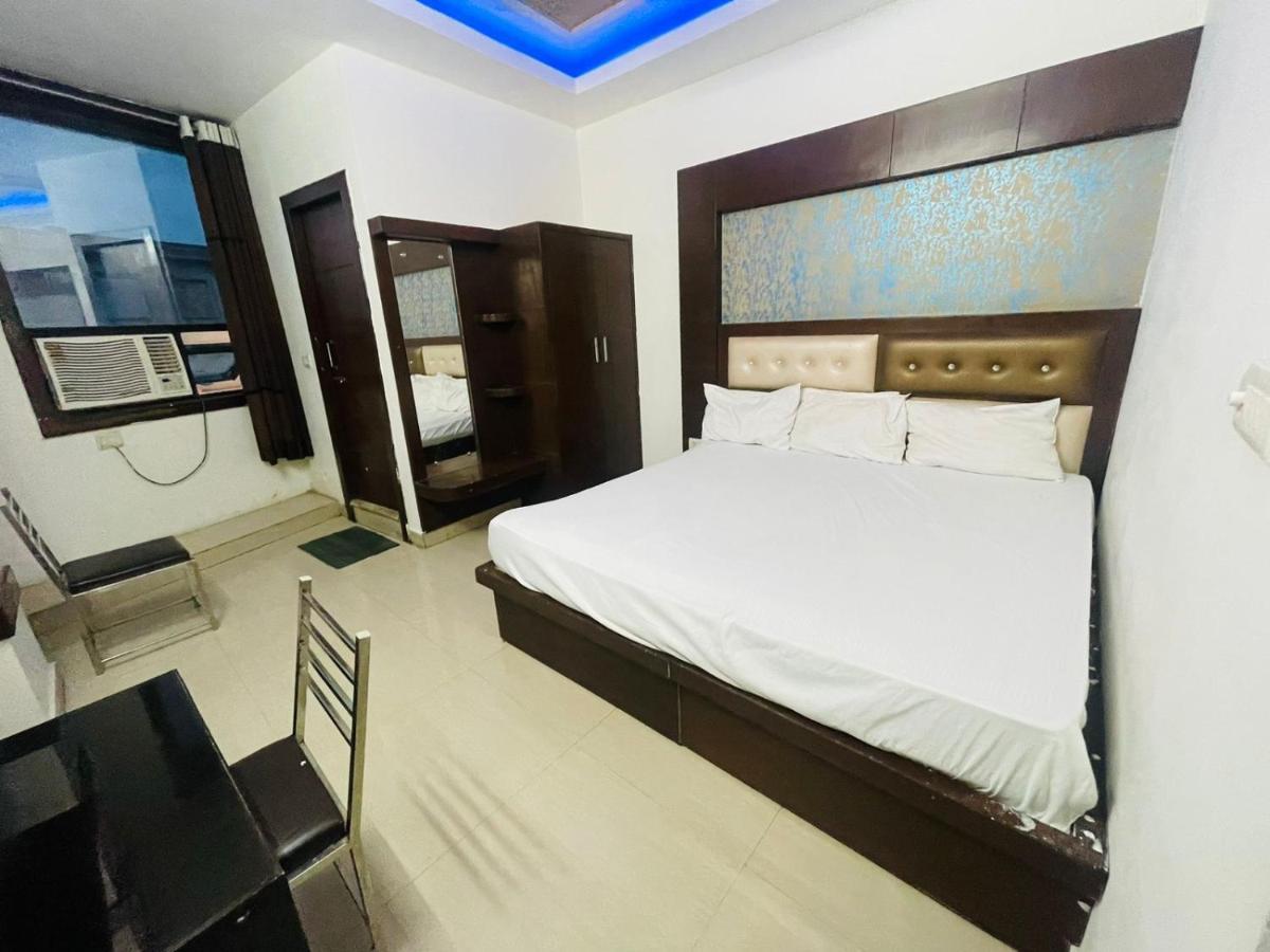Blue Rose International, Family Hotel Agra  Exteriör bild