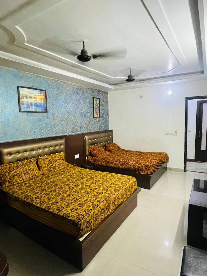 Blue Rose International, Family Hotel Agra  Exteriör bild