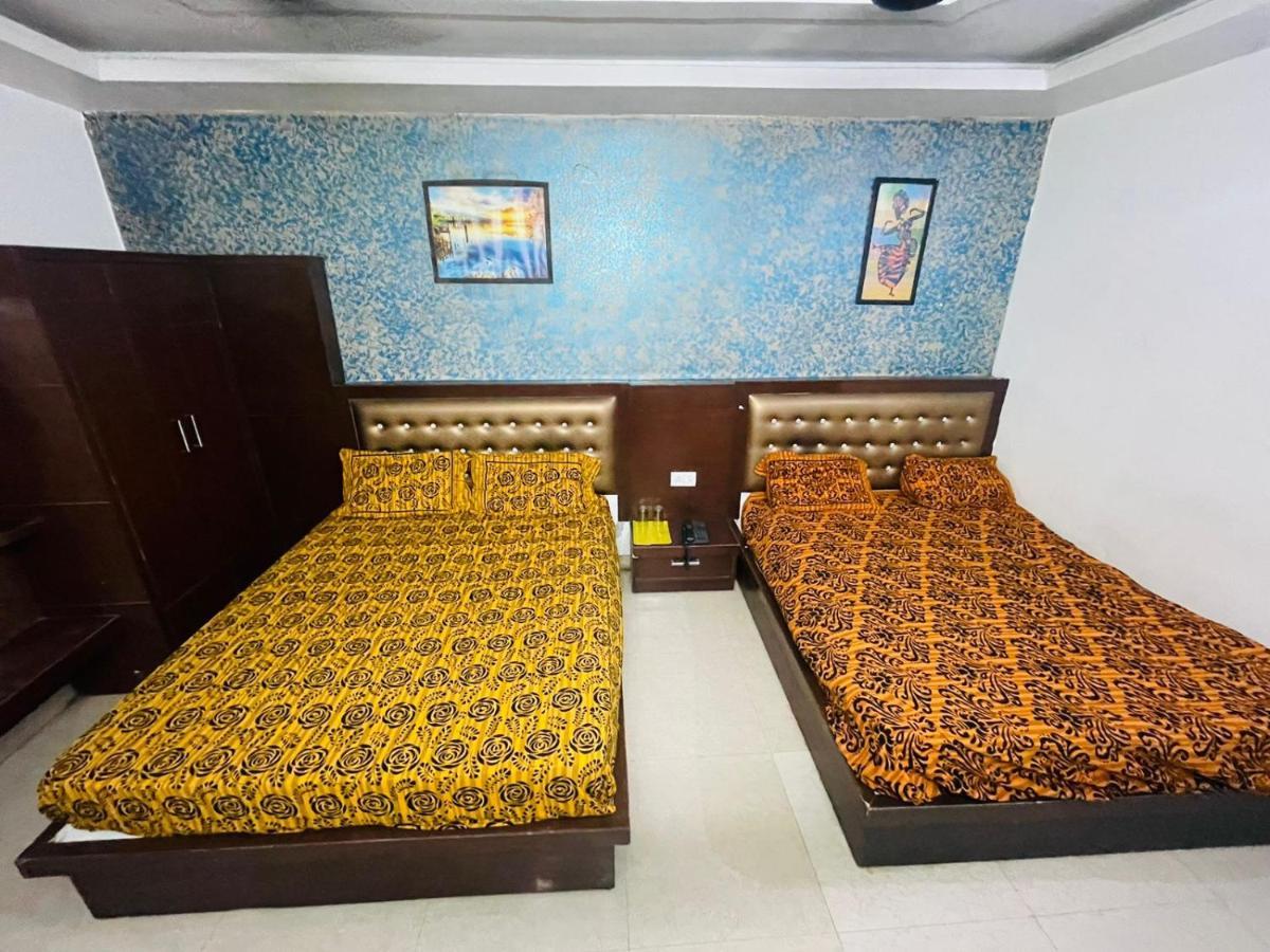 Blue Rose International, Family Hotel Agra  Exteriör bild