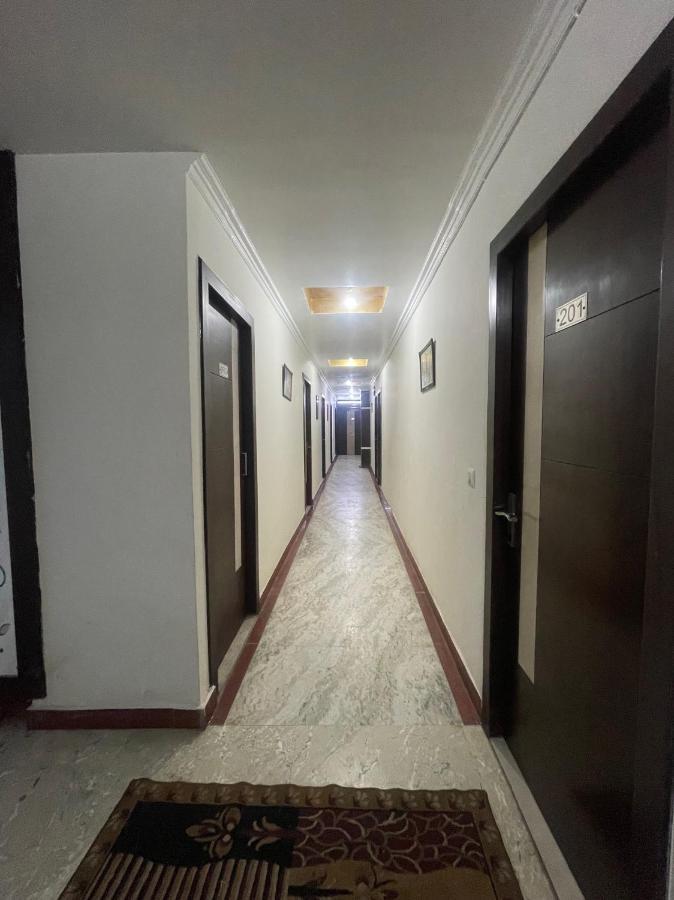 Blue Rose International, Family Hotel Agra  Exteriör bild
