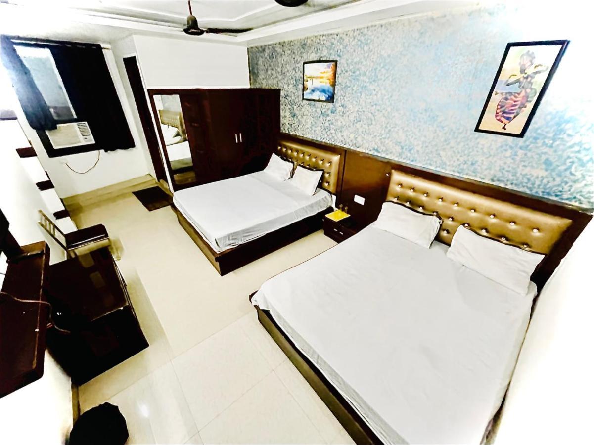 Blue Rose International, Family Hotel Agra  Exteriör bild